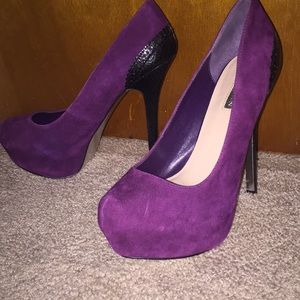 Size 7.5 H by Halston heels one pair